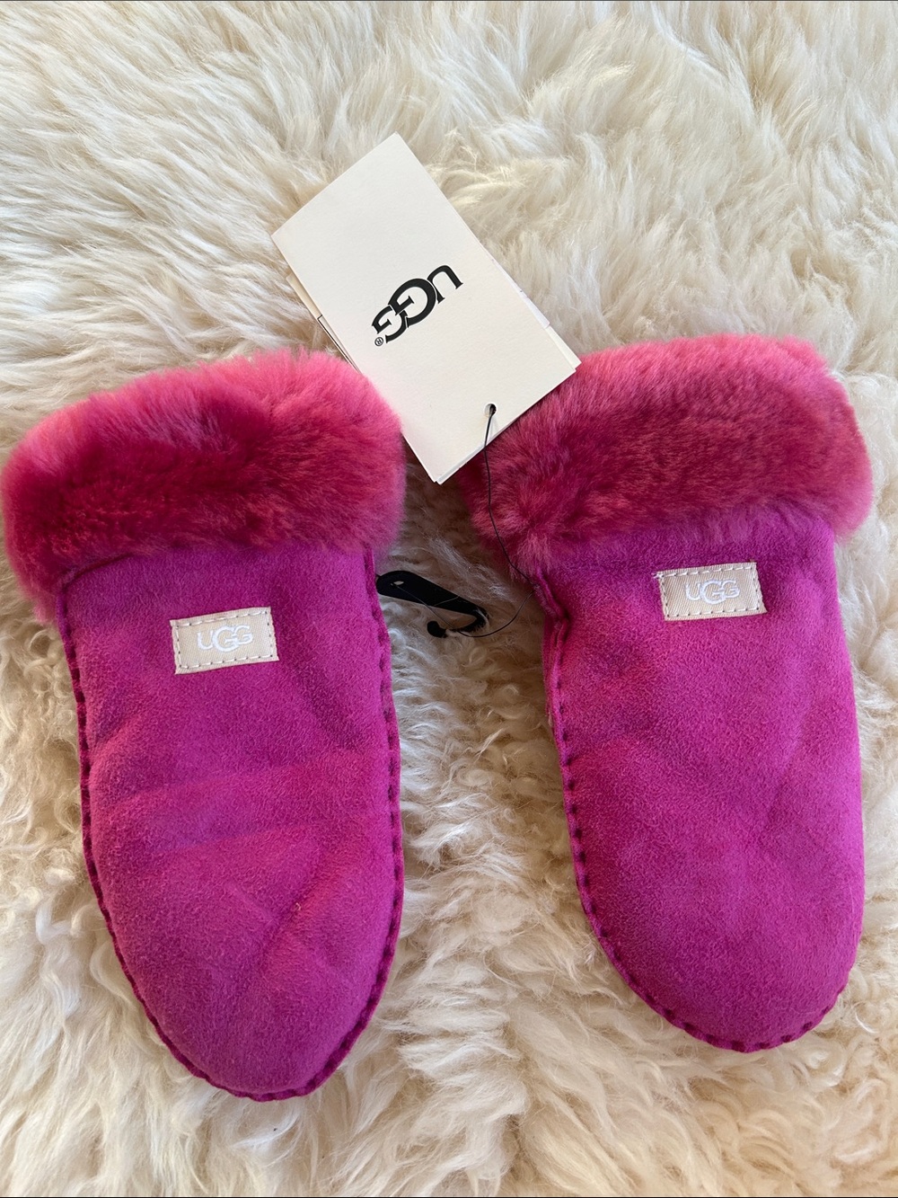 UGG Kids Bright Fuchsia Suede Shearling Mittens 4-6 yrs